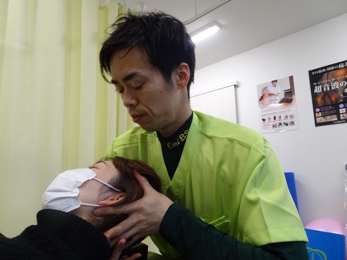 笑接骨院 施術
